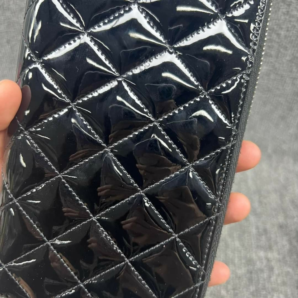 100% Authentic CHANEL Patent Leather Wallet - Picture 4 of 14